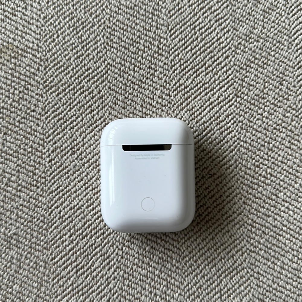 Apple Airpods 2nd Gen with case